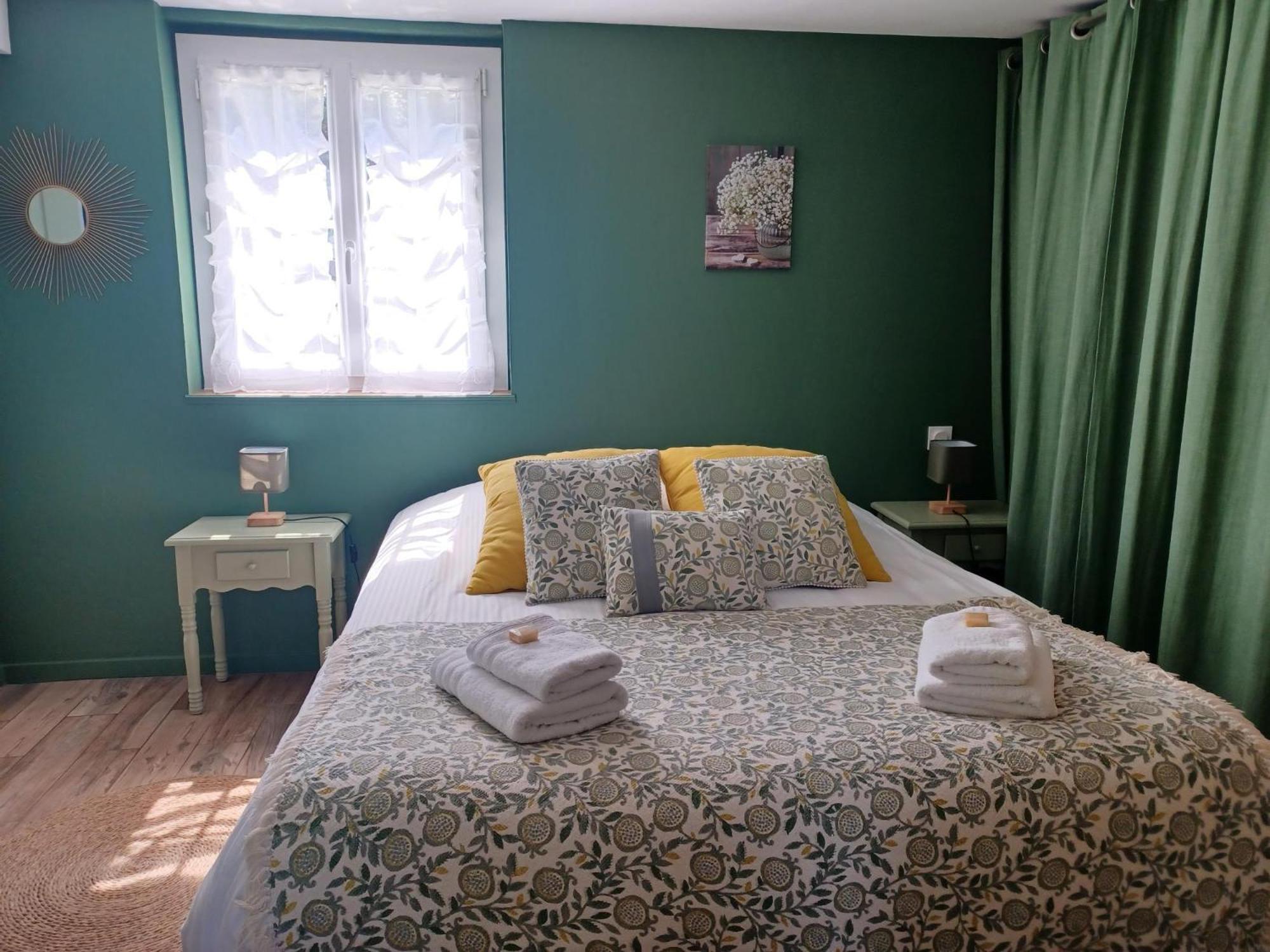 Les Pommiers Bed & Breakfast Honfleur Bagian luar foto