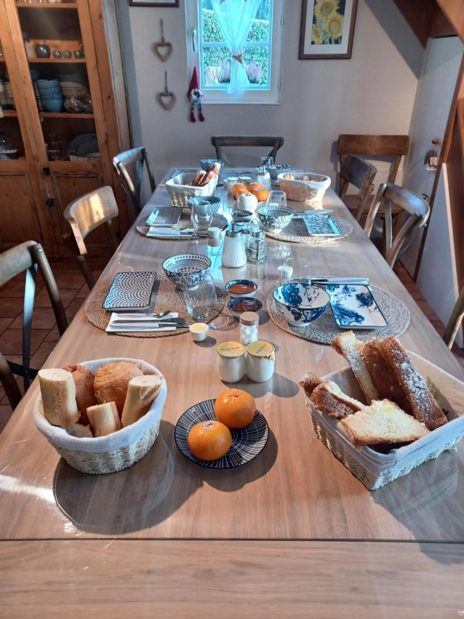 Les Pommiers Bed & Breakfast Honfleur Bagian luar foto